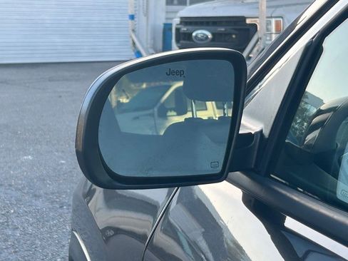 Used 2018 Jeep Compass Latitude w/ Popular Equipment Group image 16