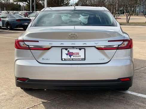 Used 2025 Toyota Camry LE image 6