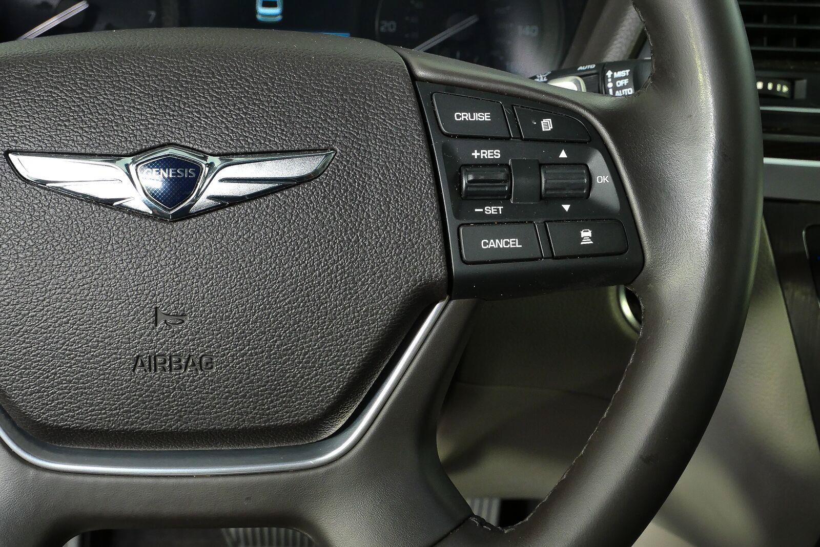 Used 2018 Genesis G80 3.8 RWD image 11