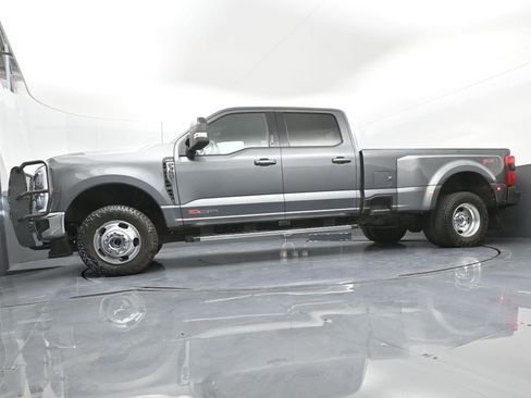 Used 2024 Ford F350 Lariat w/ FX4 Off-Road Package image 32