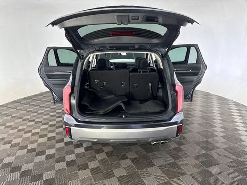 Certified 2025 Kia Telluride S FWD image 17