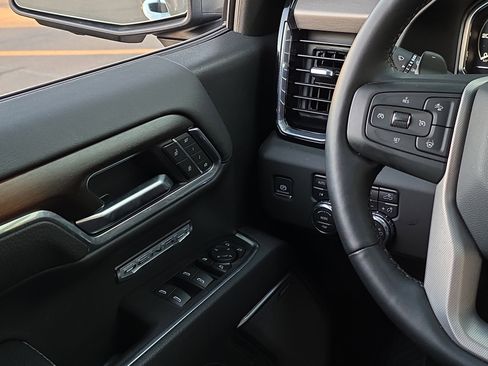 Used 2025 GMC Sierra 1500 Denali image 29