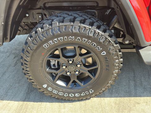 New 2025 Jeep Gladiator Sport image 9