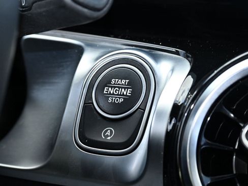 Used 2021 Mercedes-Benz GLB 250 4MATIC w/ Premium Package image 42