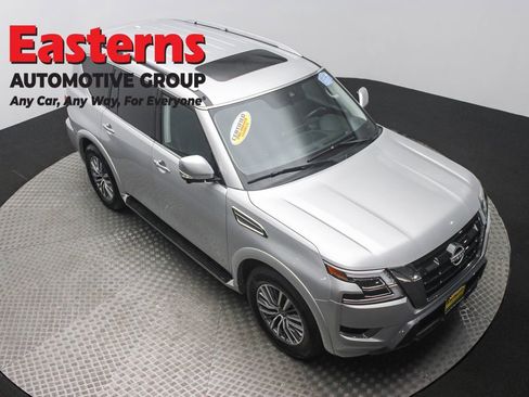 Used 2024 Nissan Armada SL w/ Captain's Chairs Package image 3