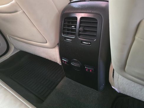 Used 2015 Lincoln MKS AWD w/ Equipment Group 201A image 17