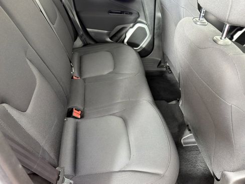Used 2019 Jeep Renegade Sport w/ UConnect 7.0 Group AWD/4WD image 9