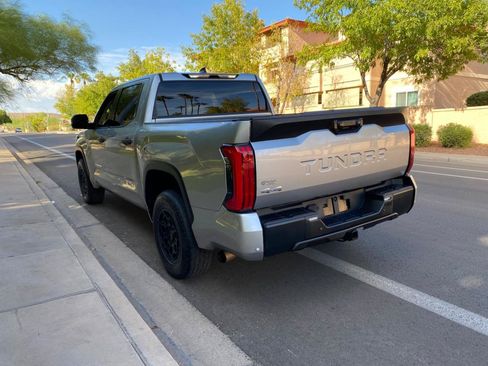 Used 2022 Toyota Tundra SR5 w/ SR5 Convenience Package AWD/4WD image 12