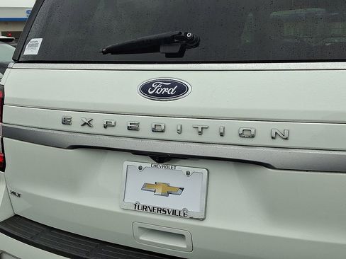Used 2022 Ford Expedition Max XLT image 32