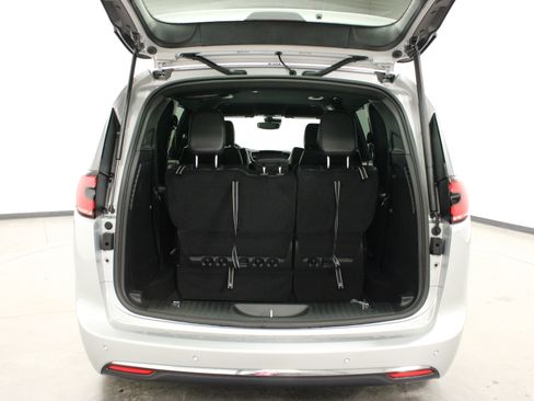 New 2026 Chrysler Pacifica Select AWD/4WD image 12