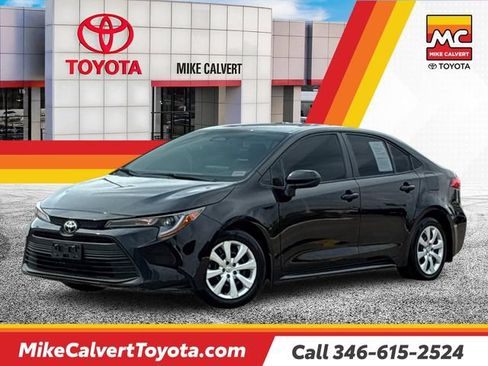 Used 2025 Toyota Corolla LE FWD image 1