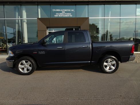 Used 2018 RAM 1500 Classic SLT AWD/4WD image 2