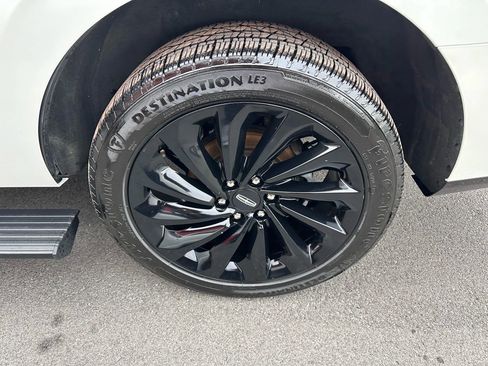 Used 2020 Lincoln Navigator Black Label w/ Cargo Convenience Package image 16