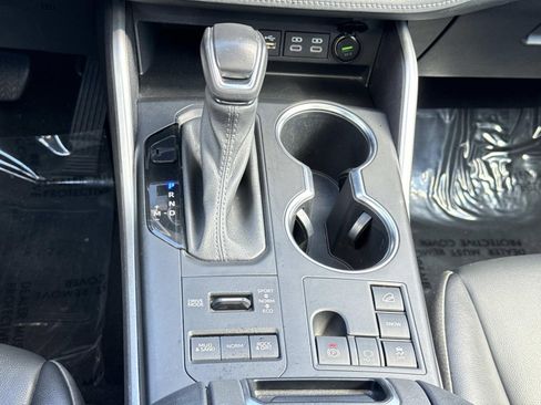 Used 2023 Toyota Highlander XLE image 13