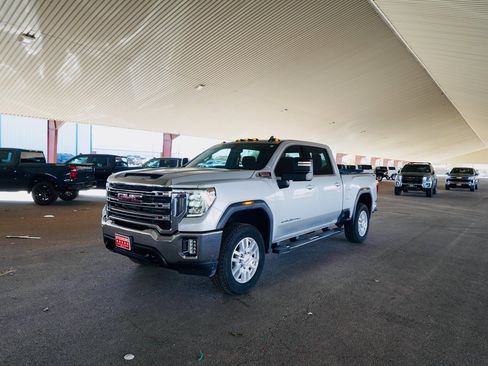 Used 2022 GMC Sierra 2500 SLE w/ SLE Convenience Package image 2