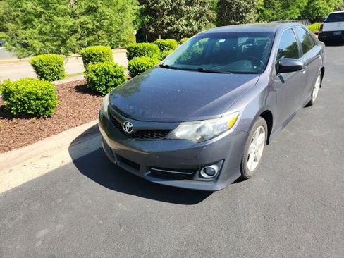 Used 2014 Toyota Camry SE FWD image 5