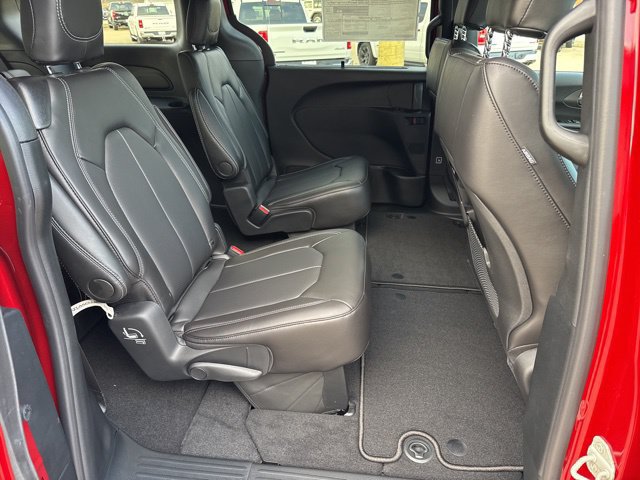 New 2026 Chrysler Pacifica Select w/ S Appearance Package FWD image 23