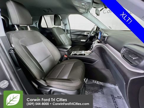 Used 2024 Ford Explorer XLT AWD/4WD image 18