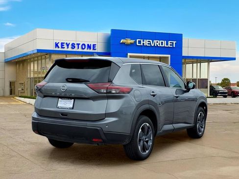 Used 2025 Nissan Rogue SV FWD image 7