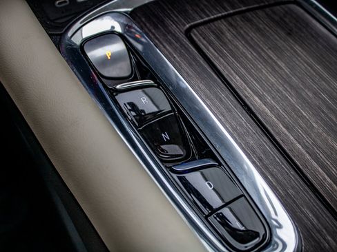 Used 2023 Buick Enclave Avenir w/ Avenir Technology Package image 34