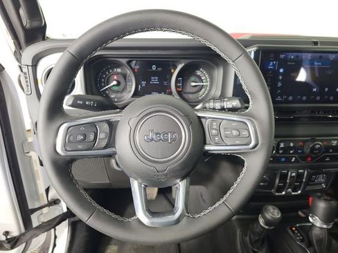 Used 2025 Jeep Wrangler Unlimited Sahara image 15