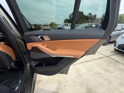 Used 2025 BMW X5 xDrive40i w/ M Sport Package AWD/4WD image 33