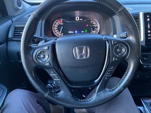Used 2018 Honda Pilot Touring image 18