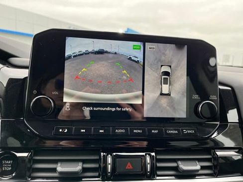 New 2025 Nissan Pathfinder SL w/ Black Appearance Package image 18