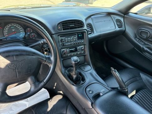 Used 2004 Chevrolet Corvette Convertible w/ Preferred Equipment Group RWD image 18