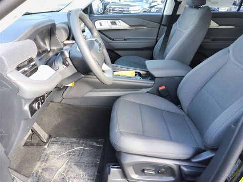 New 2026 Ford Explorer Active RWD image 16