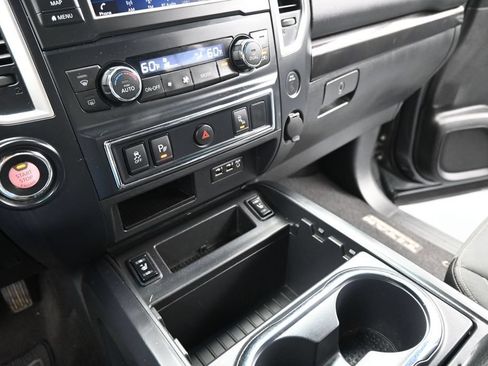 Used 2019 Nissan Titan SV w/ SV Convenience Package RWD image 17