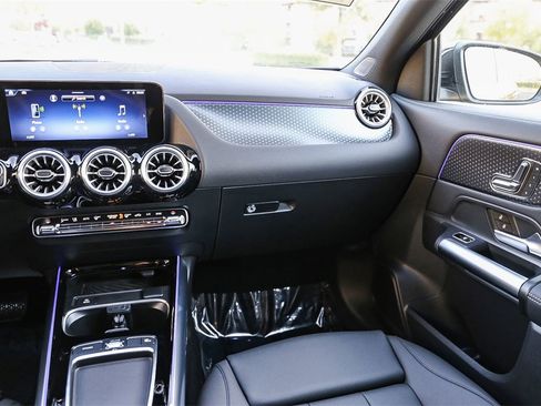 New 2025 Mercedes-Benz GLA 250 4MATIC image 17