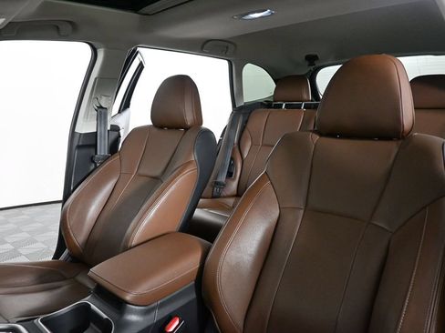 Used 2022 Subaru Outback Touring AWD/4WD image 5