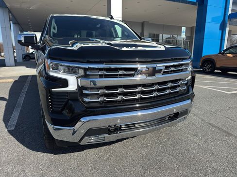 Used 2022 Chevrolet Silverado 1500 LTZ w/ Technology Package image 2