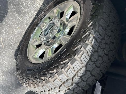 Used 2011 Ford F250 Lariat w/ Lariat Interior Pkg image 6