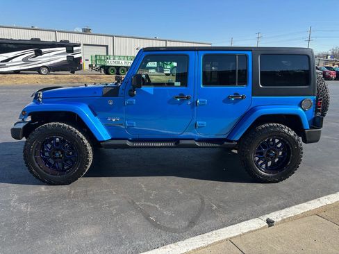 Used 2016 Jeep Wrangler Unlimited Sahara w/ Connectivity Group image 6