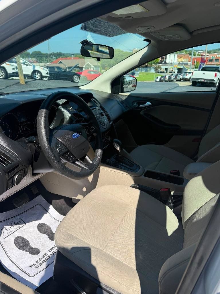 Used 2017 Ford Focus SE FWD image 17