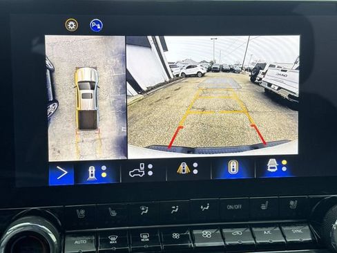 Used 2024 Chevrolet Colorado ZR2 w/ ZR2 Convenience Package III image 32