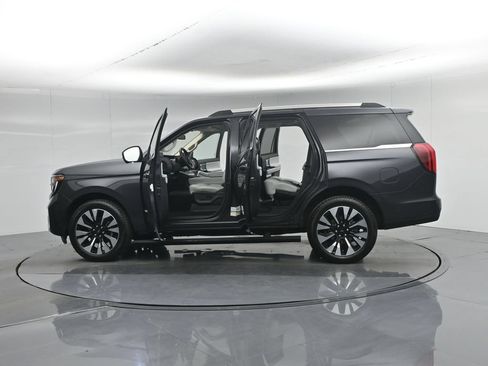 Certified 2025 Ford Expedition Platinum w/ Driver's Package AWD/4WD image 41
