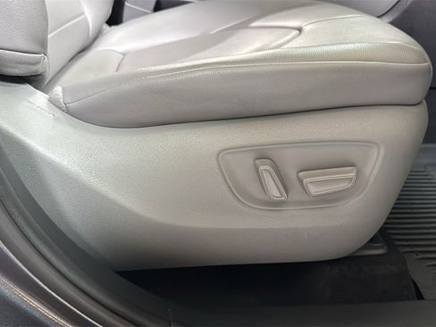 Used 2020 Toyota Highlander XLE image 21