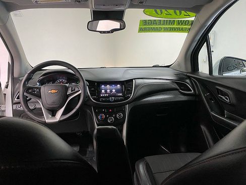 Used 2020 Chevrolet Trax LT w/ LT Convenience Package image 22