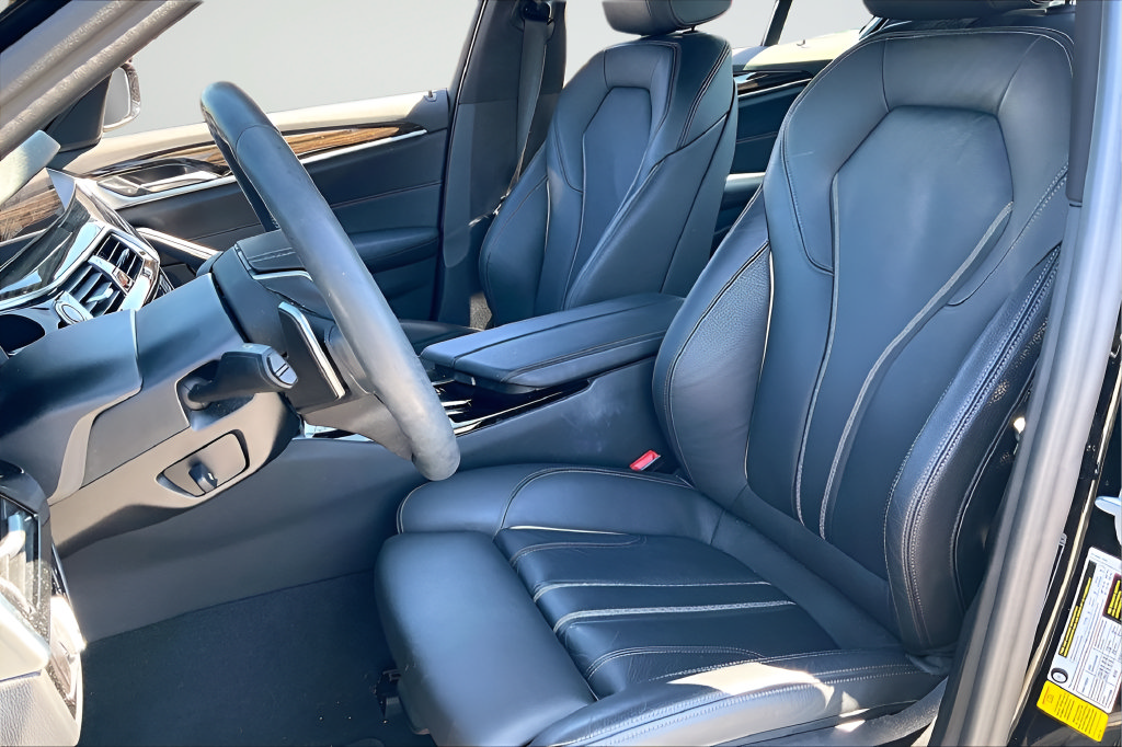 Used 2023 BMW 540i w/ Convenience Package RWD image 18