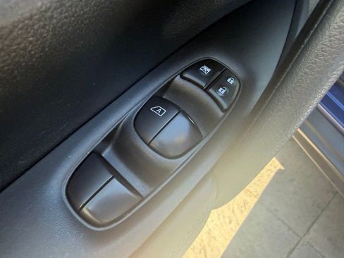 Used 2019 Nissan Rogue SV image 17