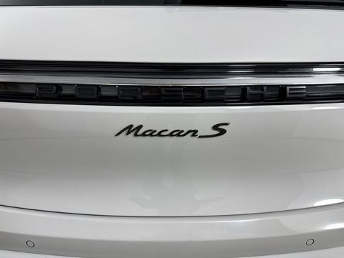 Certified 2023 Porsche Macan S w/ Premium Package Plus AWD/4WD image 19