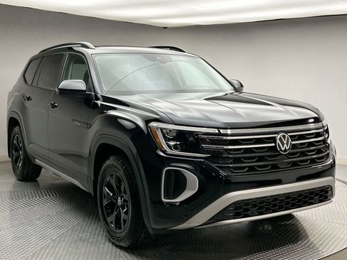 Used 2024 Volkswagen Atlas Peak Edition SE AWD/4WD image 15