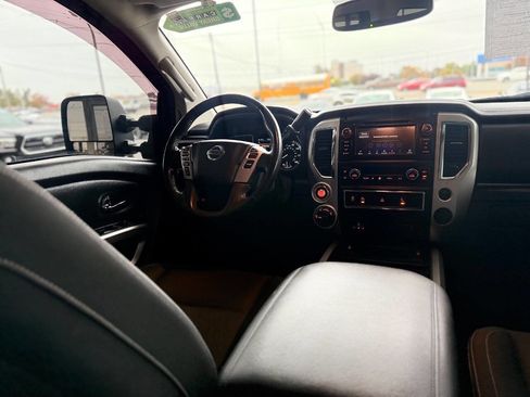Used 2019 Nissan Titan SV w/ SV Convenience Package image 44