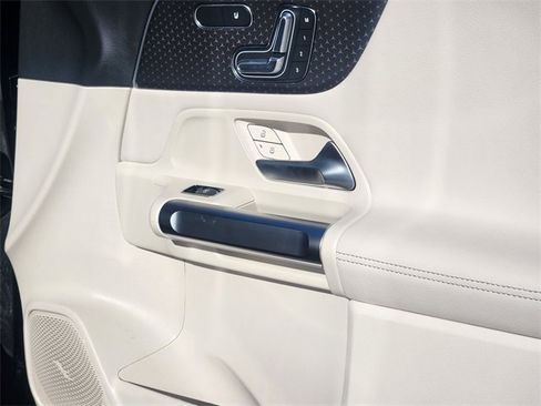 Certified 2025 Mercedes-Benz GLB 250 4MATIC image 21