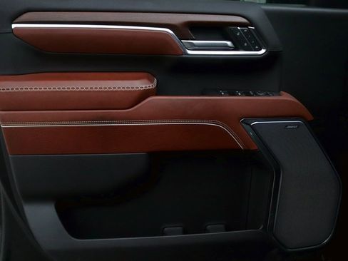 Used 2024 GMC Sierra 2500 Denali Ultimate image 12