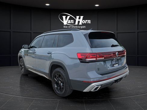 Used 2024 Volkswagen Atlas Peak Edition SE AWD/4WD image 6