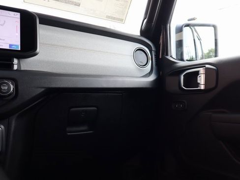 New 2025 Jeep Gladiator Sport image 42